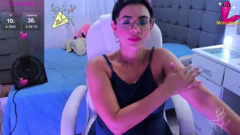 Snapshot of dahian_carter chatting on December 24, 11:22 pm Dahian  online show from December 24, 11:22 pm