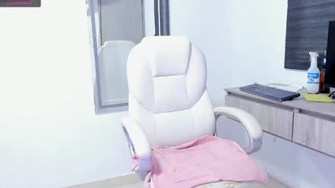 Snapshot of dahian_carter chatting on September 18, 11:56 am Dahian  online show from September 18, 11:56 am