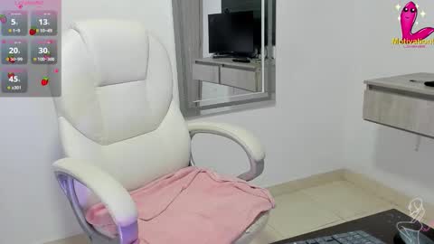 Snapshot of dahian_carter chatting on October 1, 12:11 pm Dahian  online show from October 1, 12:11 pm