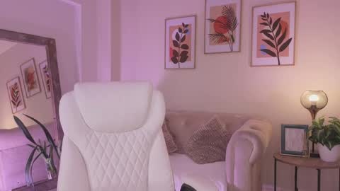 Dahiann Walcott online show from April 24, 3:03 pm