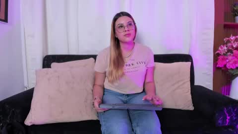 Snapshot of dahiane_smith chatting on May 27, 1:19 pm dahiane_smith online show from May 27, 1:19 pm