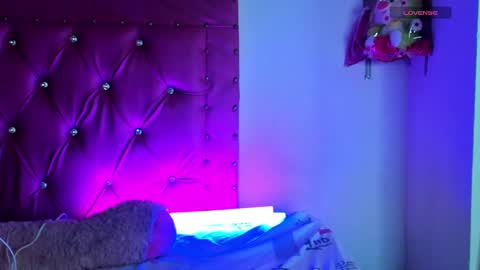 Snapshot of dahiangomezz chatting on March 6, 8:19 am online show from March 6, 8:19 am