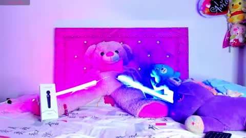 Snapshot of dahiangomezz chatting on March 8, 6:37 pm online show from March 8, 6:37 pm