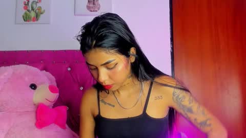 Snapshot of dahiangomezz chatting on November 15, 8:00 am online show from November 15, 8:00 am