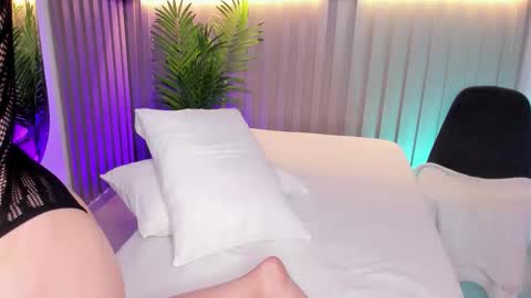 dahianthompson1_ online show from January 16, 9:52 pm