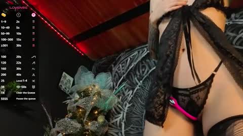 Snapshot of dahlia_darkwood chatting on December 16, 3:22 am Dahlia online show from December 16, 3:22 am