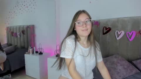 Snapshot of dahlia_rousse chatting on March 1, 10:42 pm Dahlia online show from March 1, 10:42 pm