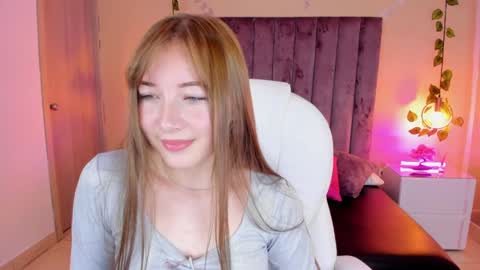 Snapshot of dahlia_rousse chatting on September 15, 1:33 pm Dahlia online show from September 15, 1:33 pm