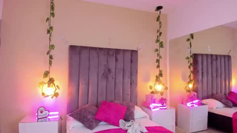 Snapshot of dahlia_rousse chatting on September 24, 8:01 pm Dahlia online show from September 24, 8:01 pm