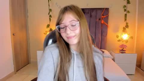 Snapshot of dahlia_rousse chatting on October 16, 12:00 am Dahlia online show from October 16, 12:00 am