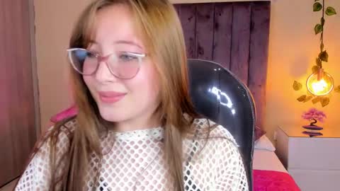 Snapshot of dahlia_rousse chatting on October 28, 9:06 pm Dahlia online show from October 28, 9:06 pm