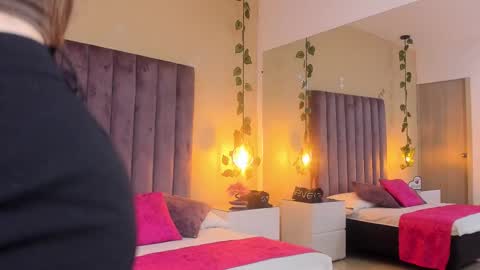 Snapshot of dahlia_rousse chatting on November 7, 12:43 am Dahlia online show from November 7, 12:43 am