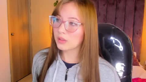 Snapshot of dahlia_rousse chatting on November 9, 5:00 pm Dahlia online show from November 9, 5:00 pm