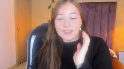 Snapshot of dahlia_rousse chatting on November 16, 6:13 pm Dahlia online show from November 16, 6:13 pm