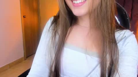 Snapshot of dahlia_rousse chatting on November 18, 6:07 am Dahlia online show from November 18, 6:07 am