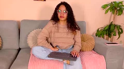 Snapshot of dahliabrowniee chatting on May 6, 2:29 am Dahli online show from May 6, 2:29 am