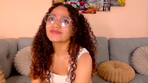 Snapshot of dahliabrowniee chatting on May 9, 2:06 am Dahli online show from May 9, 2:06 am