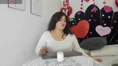 Dahlialee online show from February 14, 11:40 am