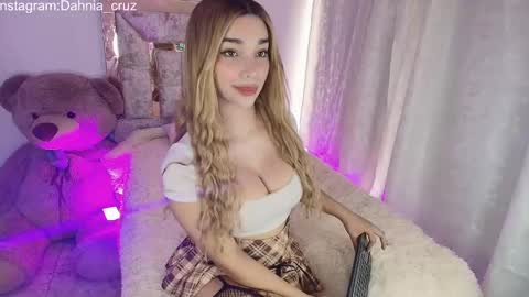 dahnia_cruz online show from September 23, 4:32 pm