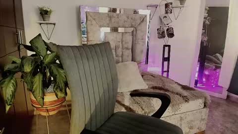 dahnia_cruz online show from April 20, 1:36 pm