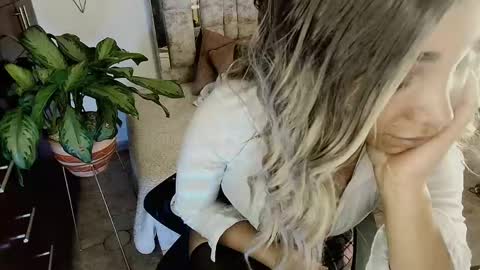 dahnia_cruz online show from April 23, 6:21 pm