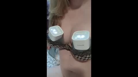 Mx Mommy Moo online show from December 3, 4:49 pm