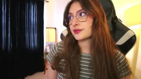 Snapshot of daisha_riley chatting on November 25, 3:01 pm Lauren online show from November 25, 3:01 pm