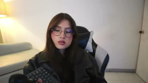 Lauren            online show from April 22, 1:12 pm