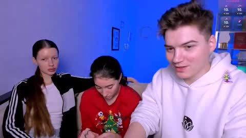 Snapshot of daisy_baby_ chatting on December 2, 8:26 pm daisy online show from December 2, 8:26 pm