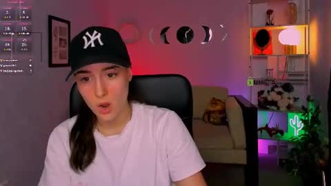 Snapshot of daisy_baby_ chatting on June 23, 12:14 pm daisy online show from June 23, 12:14 pm