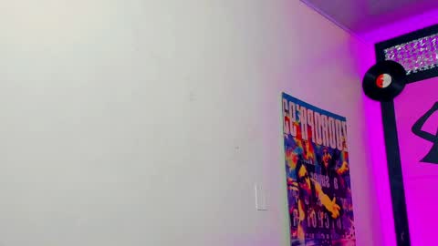 daisy_jonexxx22 online show from April 21, 3:46 am