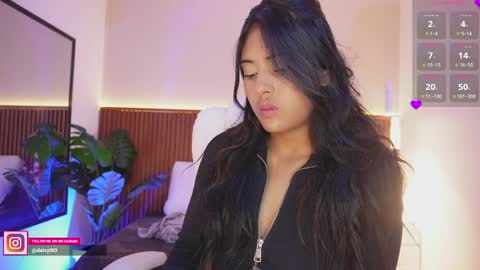 Daisy online show from April 7, 9:59 pm