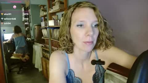 daisy_lovely online show from November 7, 4:23 am