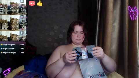 Snapshot of daisy_low chatting on January 17, 6:44 pm Alexandra online show from January 17, 6:44 pm