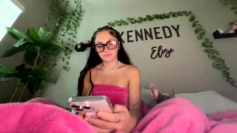 daisyparkerxo online show from May 19, 8:26 pm
