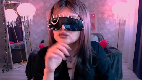 Daisy online show from March 7, 2:58 pm