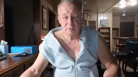 Snapshot of dakit2 chatting on November 6, 2:18 pm dakit online show from November 6, 2:18 pm