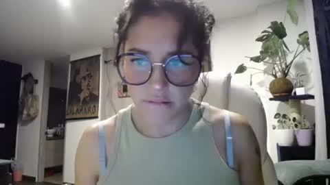 Snapshot of dakota01_ chatting on December 17, 5:51 am IG  dakotasofiaa online show from December 17, 5:51 am