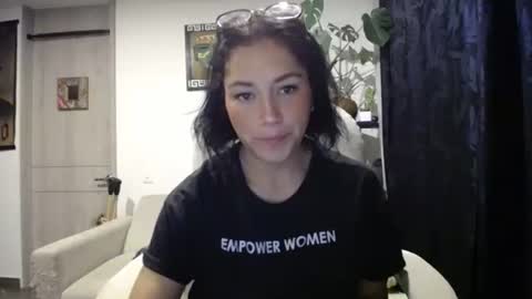 Snapshot of dakota01_ chatting on December 20, 2:41 am IG  dakotasofiaa online show from December 20, 2:41 am