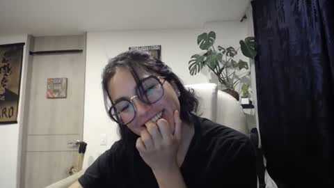 Snapshot of dakota01_ chatting on December 20, 5:47 am IG  dakotasofiaa online show from December 20, 5:47 am