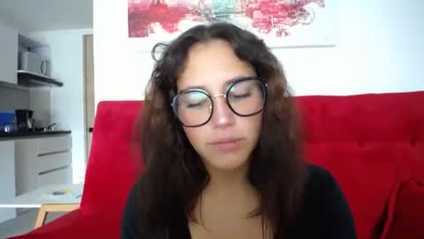 IG  dakotasofiaa online show from November 28, 5:15 pm