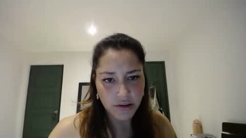 IG  dakotasofiaa online show from March 28, 2:11 am