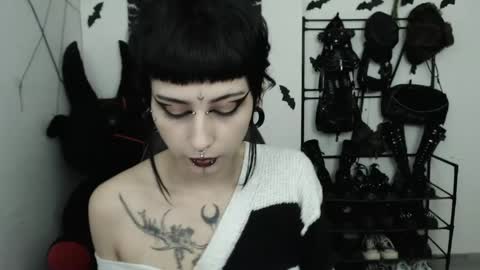 dakota online show from April 24, 3:09 am