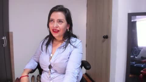 Snapshot of dakotaagray chatting on November 10, 11:20 am Dakotaagray online show from November 10, 11:20 am