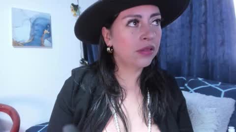 Snapshot of dakotaagray chatting on November 20, 11:32 am Dakotaagray online show from November 20, 11:32 am