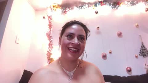 Snapshot of dakotaagray chatting on December 14, 11:53 pm Dakotaagray online show from December 14, 11:53 pm