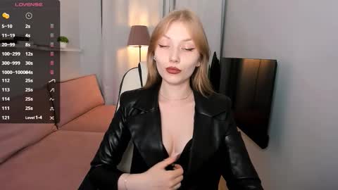 Snapshot of dakotamabs chatting on November 13, 10:25 am Dakota online show from November 13, 10:25 am