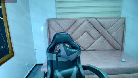 Snapshot of dakotha_v chatting on January 26, 3:06 am Dakotha online show from January 26, 3:06 am