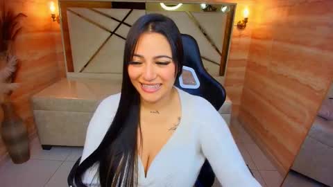 Snapshot of dakotha_v chatting on December 4, 3:16 am Dakotha online show from December 4, 3:16 am