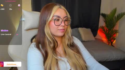 Snapshot of dakottaa__ chatting on May 15, 11:12 pm dakottaa__ online show from May 15, 11:12 pm